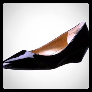Bandolino Black Pointed Toe Demi Wedge, Size 9